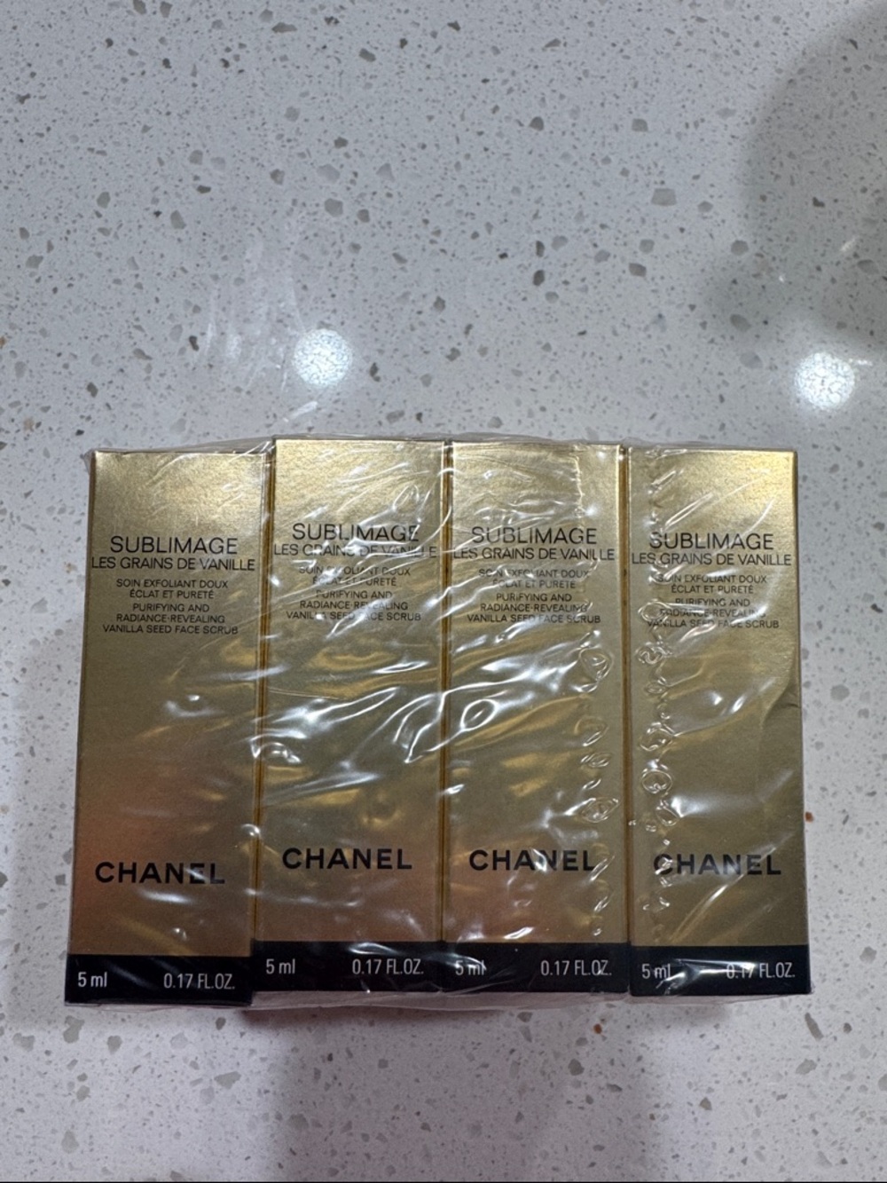 CHANEL Sublimage Les Grains de Vanille Face Scrub - Gold